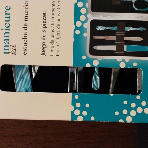 VISAGE 5 PIECE MANICURE SET AND CASE - Picture 5 of 7